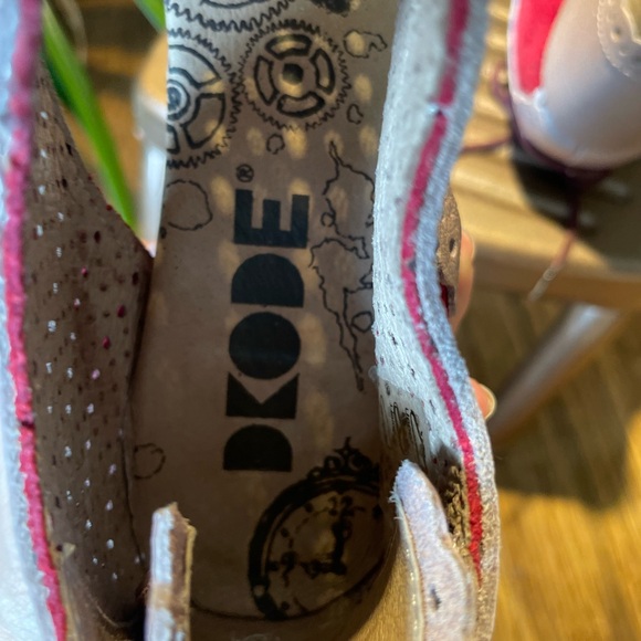 DKODE Red & Pink Heels - Picture 3 of 5